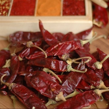 Doświadcz bogactwa łagodnego Yidu Chili Suszone papryki chili 7-15cm Długość Pikantne 200g
